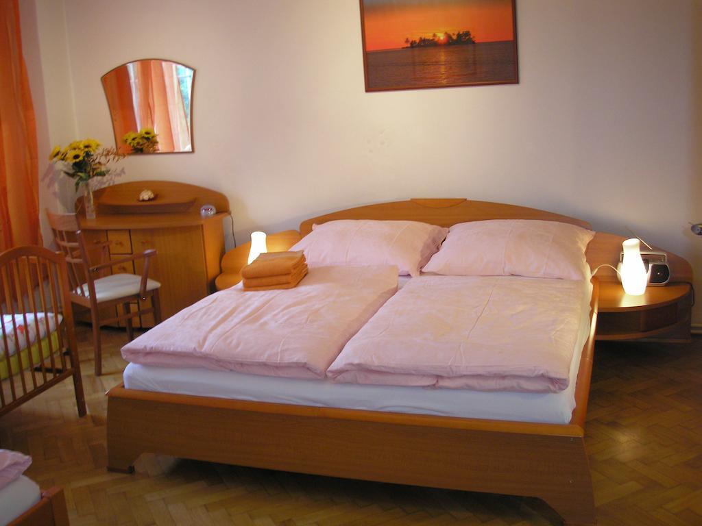 Apartment Accommodation Up To 17 Bratislava Room photo