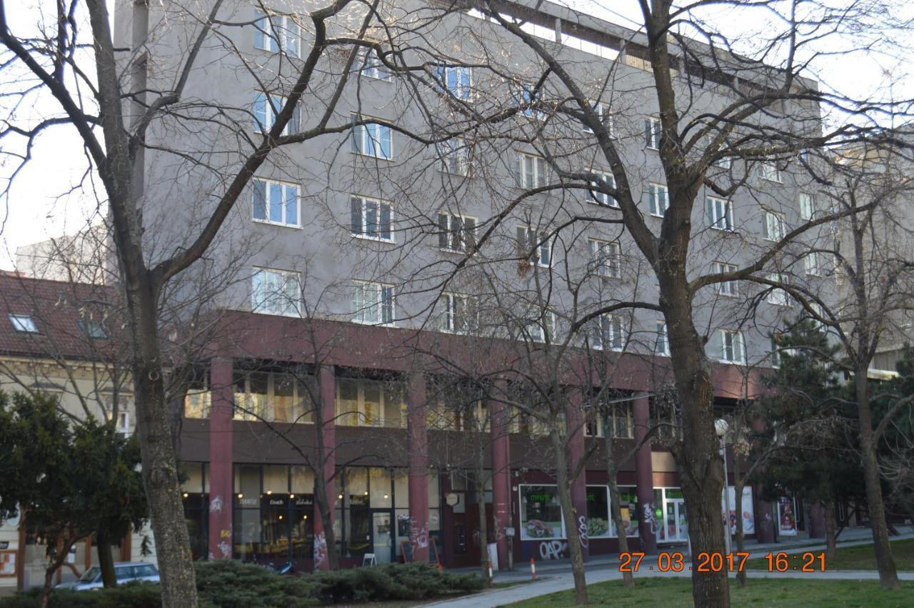 Apartment Accommodation Up To 17 Bratislava Exterior photo